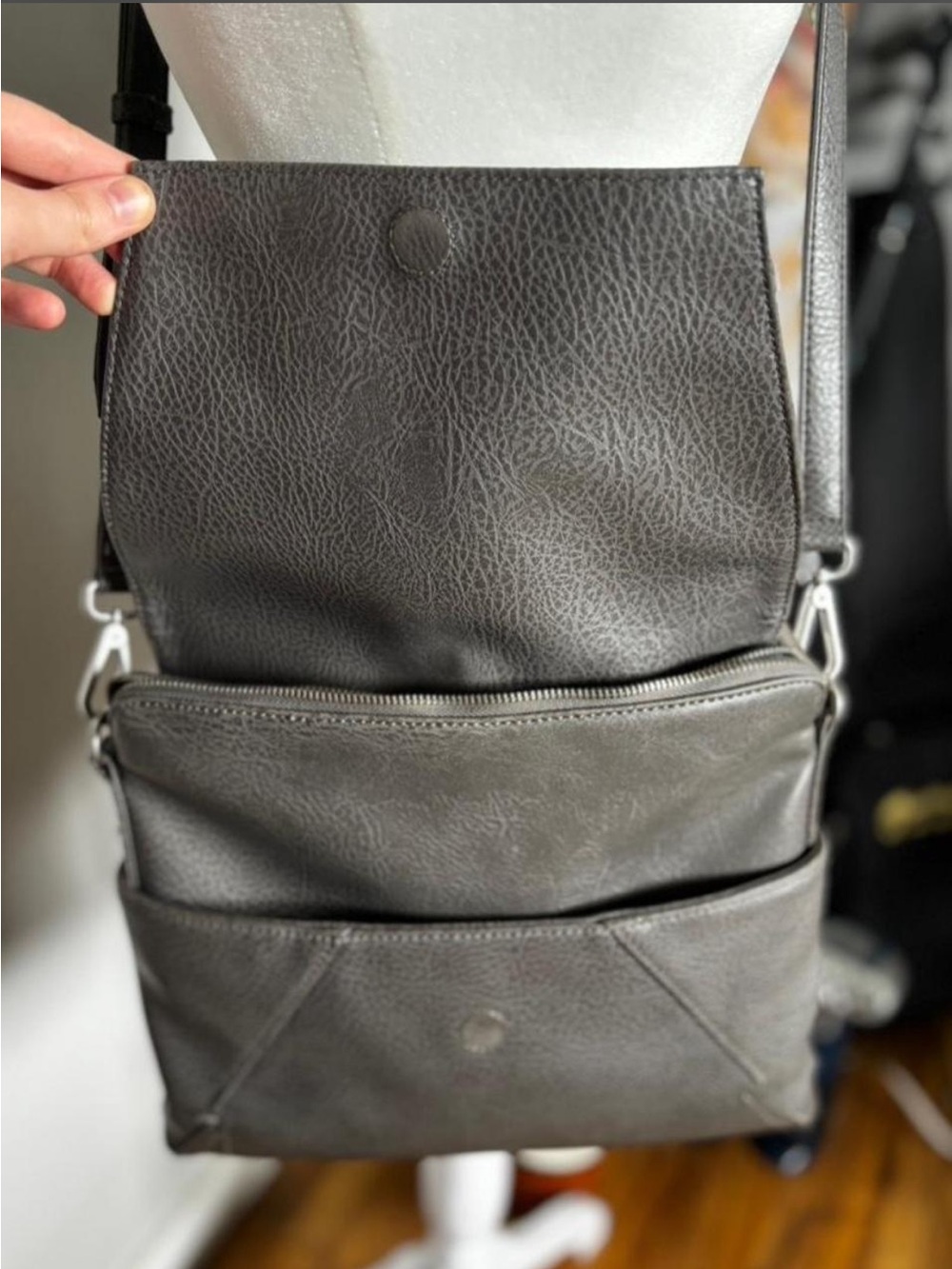 Matt & Nat Grey Crossbody Adjustable Leather Messenger Bag/Purse - Picture 3 of 8